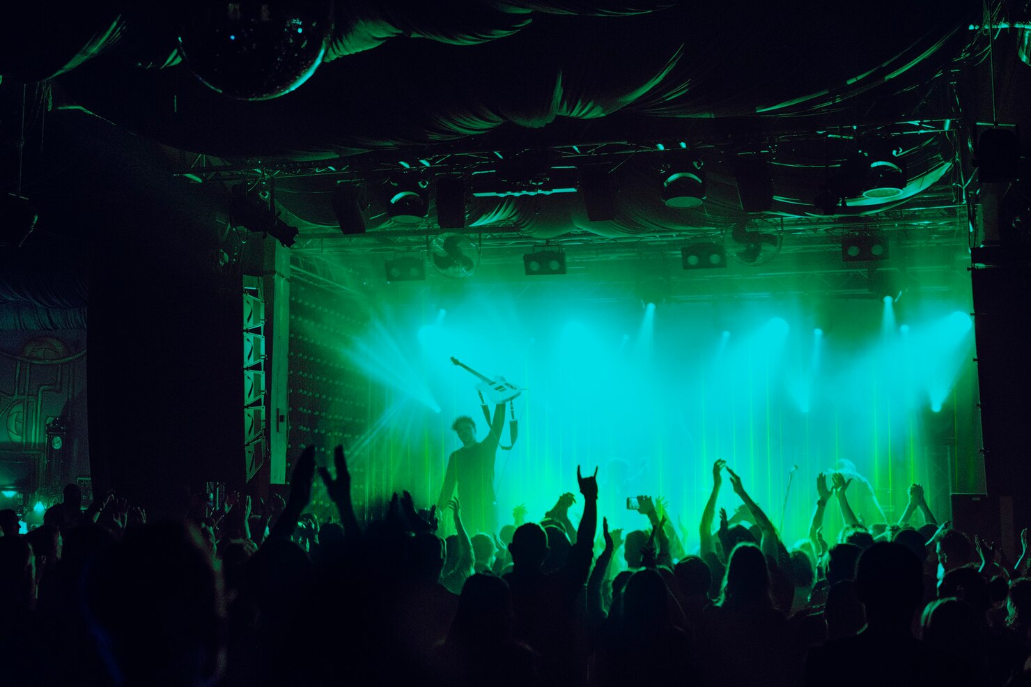 concierto en directo en el sector cultural vinculado a la regulación de la IA en el Estatuto del Artista